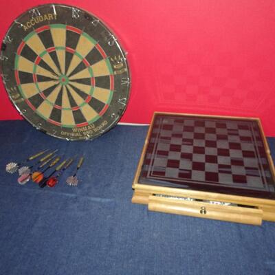 LOT 869. DART BOARD AND CHESS/GAMES SET