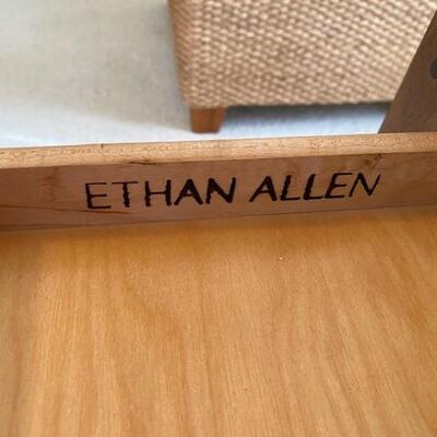 LOT#2LR: Ethan Allen Queen Anne Style Side Table