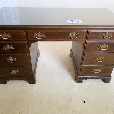 LOT#15B2: Ethan Allen Desk with Office Chair