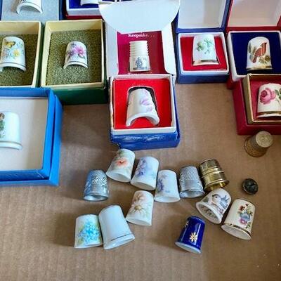 LOT#34B1: Thimble Lot Collection with Display