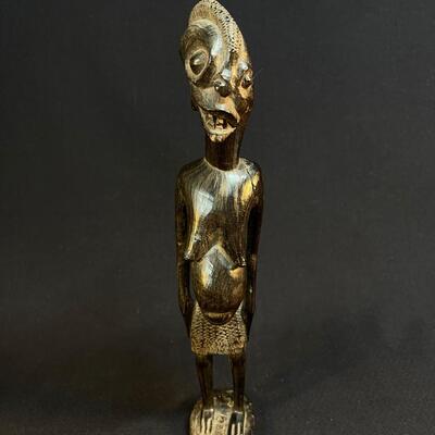 Very unusual African Female Figure - Cubist almost