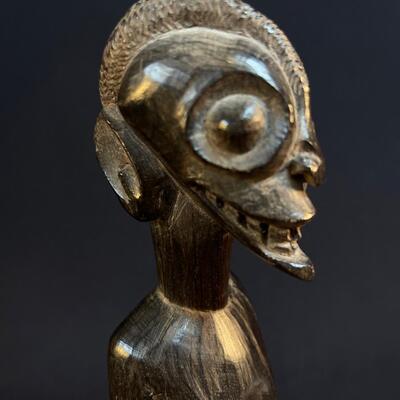 Very unusual African Female Figure - Cubist almost
