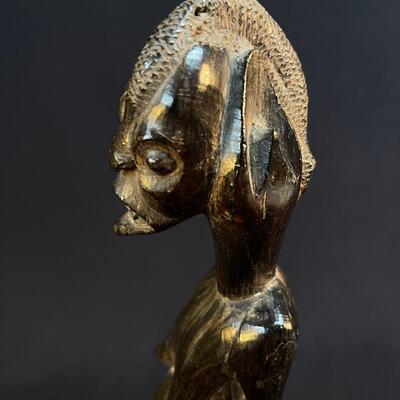 Very unusual African Female Figure - Cubist almost