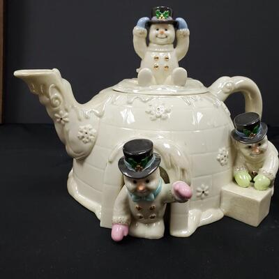 Lenox Snowman Teapot