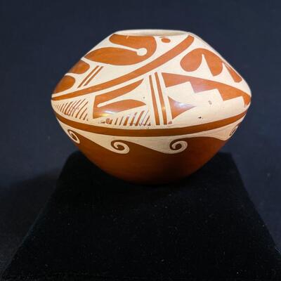 Native American pot Signed C G Loretto Jemez Pueblo