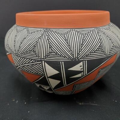 V Victorino ACOMA Pottery