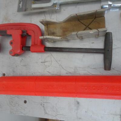 LOT 919 VARIETY OF TOOLS