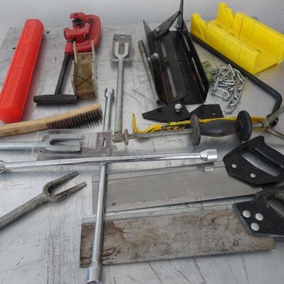 LOT 919 VARIETY OF TOOLS