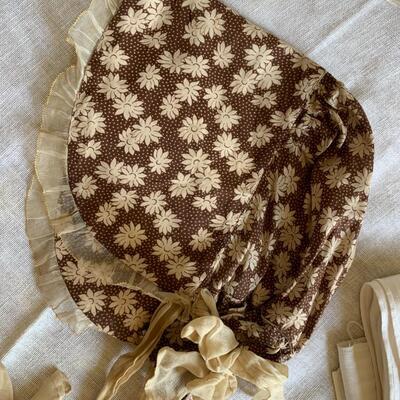 6 vintage tablecloths, a runner and a bonnet.