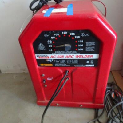 LOT 910.  LINCOLN ELECTRIC ARC WELDER