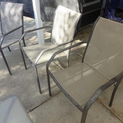 LOT 942. FOUR PATIO CHAIRS AND TWO SIDE TABLES