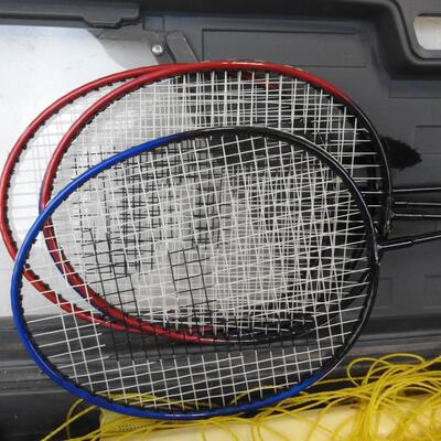 Badminton Set by Franklin. 4 racquets, poles, net, stakes