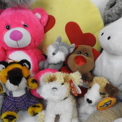 16 pc Stuffed Animal Toys Lot