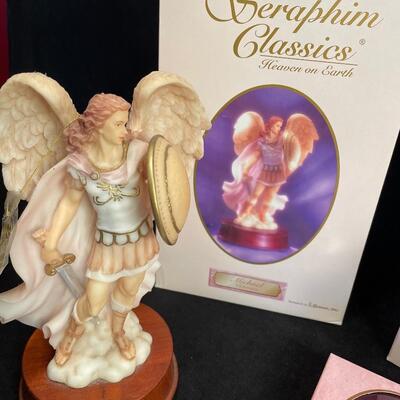 Lot 9 Seraphim Classics  2 figurines and an ornament