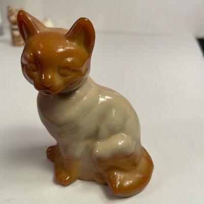 Lot 28  Cat Figurines Fenton and Royal Doulton