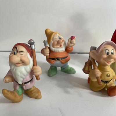 Lot 33  Snow White and the Seven Working Dwarfs