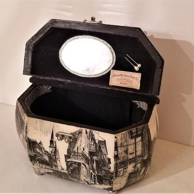 Lot #40  Vintage Box Purse with New Orleans Scenes
