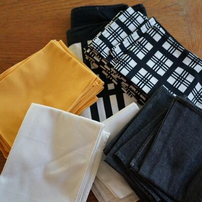 GROUPING OF MID CENTURY LINENS / BLACK AND WHITE AND COLORFUL