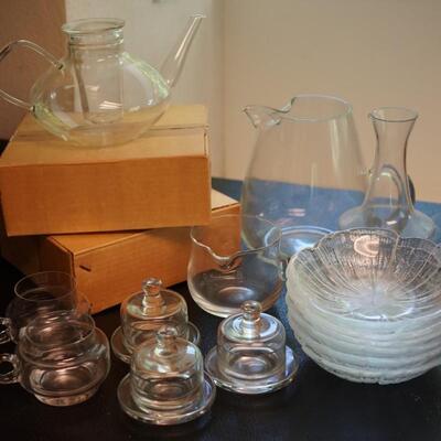 GROUPING OF KITCHEN GLASSWARE CLEAR MINI CHEESE DISHES ETC.