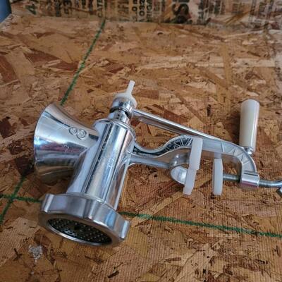 Manual grinder