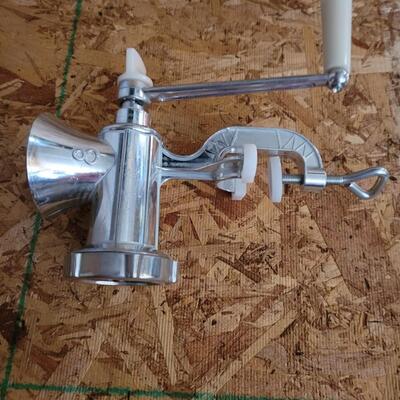 Manual grinder