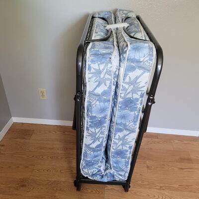 Roll away bed 
