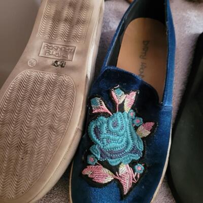 6 pr Shoes sz 7 1/2