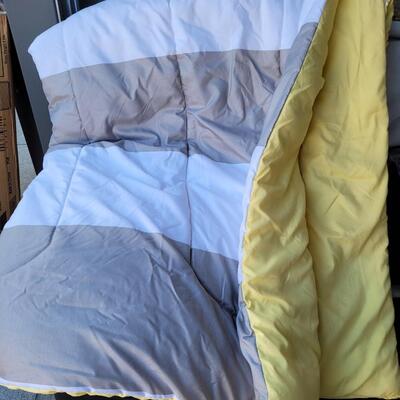 2 Twin comforters