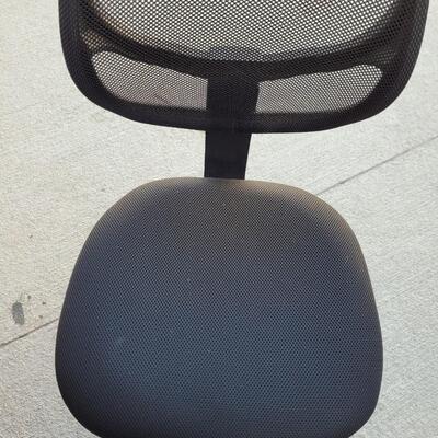Task chair 