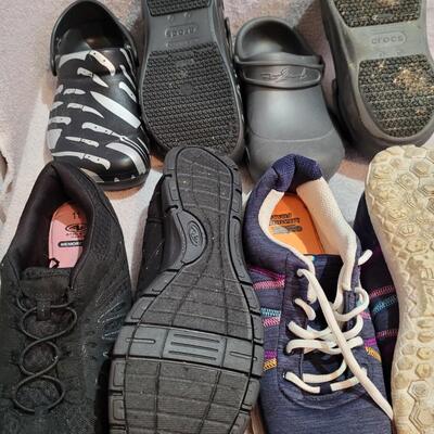 Crocs and Fils 