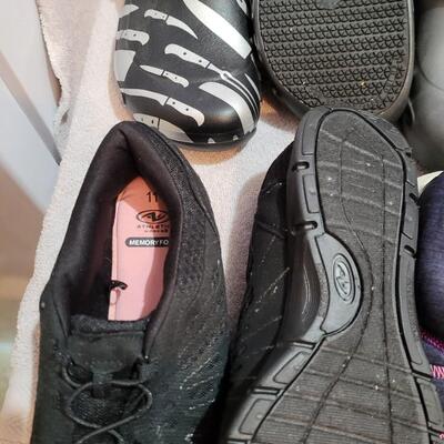 Crocs and Fils 