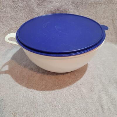 12" plastic bowl w/lid