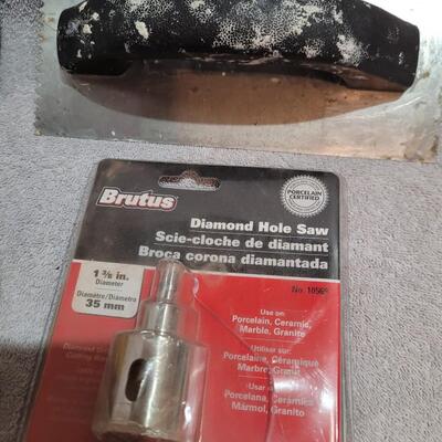 Trowels & 2 tapes 