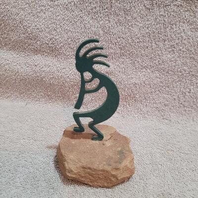 Kokopelli on sandstone 
