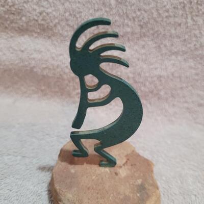 Kokopelli on sandstone 