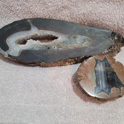 2 Geodes
