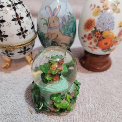 3 eggs & a snow globe