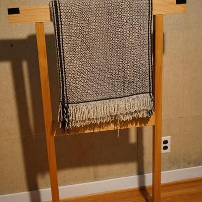 BLANKET VALET STAND WITH HAND WOVEN WOOL BLANKET