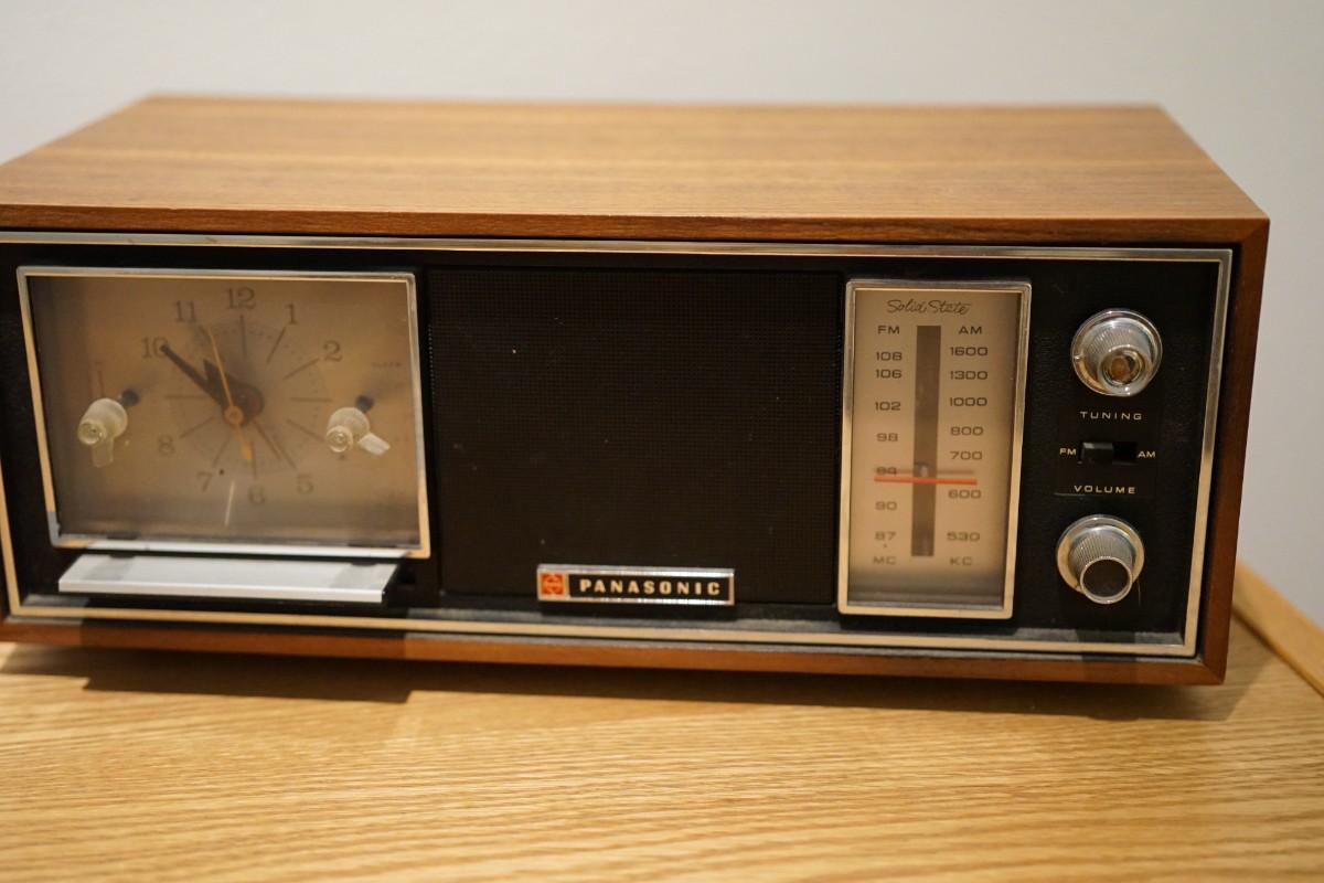 VINTAGE PANASONIC TABLE TOP CLOCK RADIO