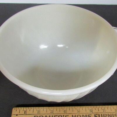 Nice Vintage Fire King Ivory Swirl Oven Ware Mixing Bowl, 8