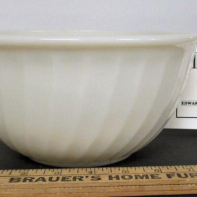 Nice Vintage Fire King Ivory Swirl Oven Ware Mixing Bowl, 8