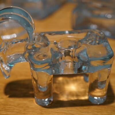 FOUR PIECES OF SCANDINAVIAN GLASS DECORATIVE CANDLE HOLDERS