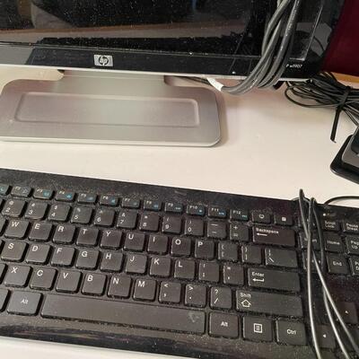 Lot 102  HP Monitor, Keyboard and Creative Small Black Speakers