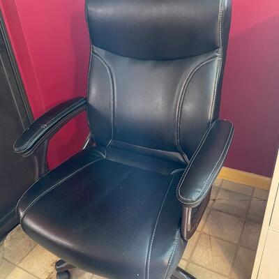Lot 109  Office Desk Chair - Black