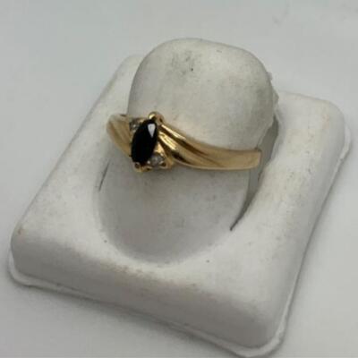 14 k ring   Blk onx and diamond 5. 1 g   size 7