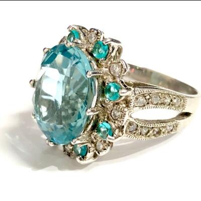 Beautiful 925  aquamarine  ring size 7