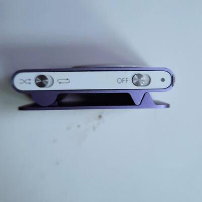 Lot 173  iPod Shuffle (Purple) and  Halo Pocket Power Starlight 3000
