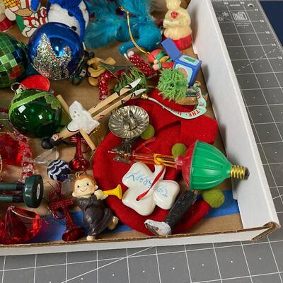 Tray of Vintage Holiday Ornaments 
