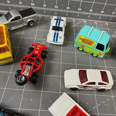 DIE CAST Car Lot: Hot Wheels and Matchboxes  