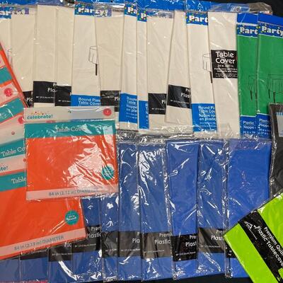 Party supplies Dash 37 plastic tablecloths in various sizes